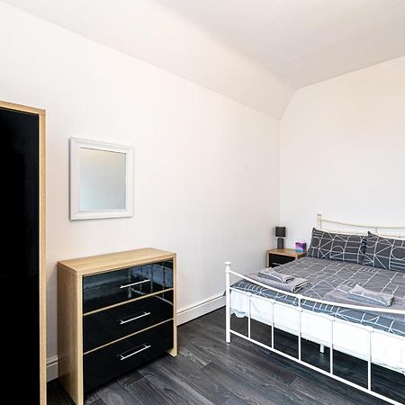 Two Bedroom Holiday Apartment Colwyn Bay Eksteriør billede