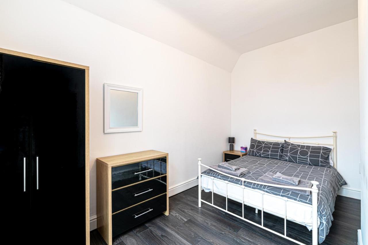 Two Bedroom Holiday Apartment Colwyn Bay Eksteriør billede