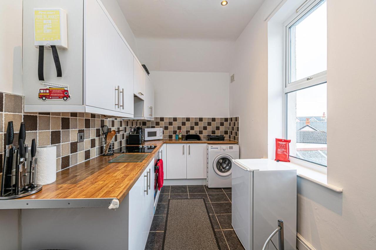 Two Bedroom Holiday Apartment Colwyn Bay Eksteriør billede