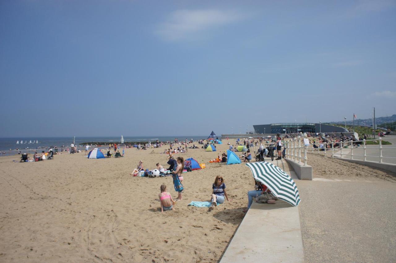 Two Bedroom Holiday Apartment Colwyn Bay Eksteriør billede